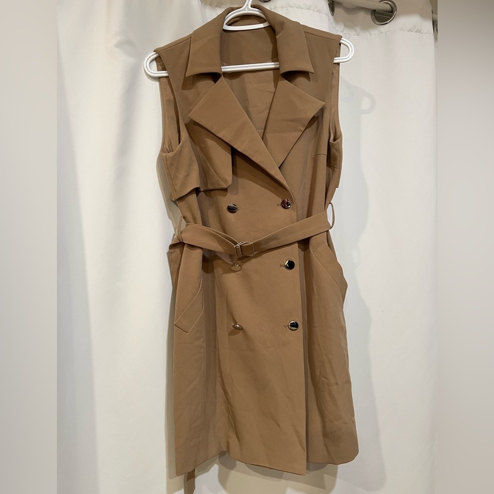 BRAND NEW Sleeveless Trench Coat, size M